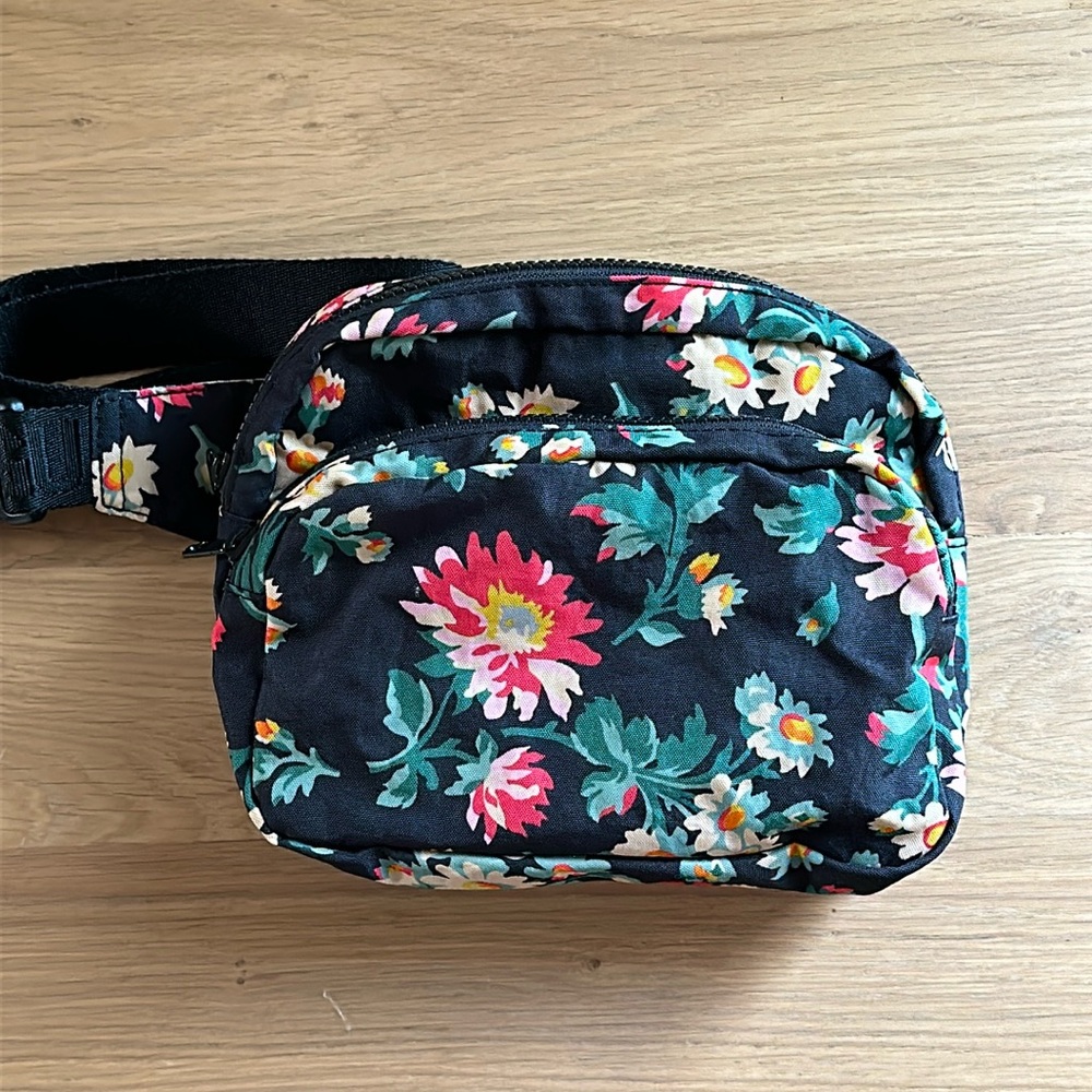 Laura Ashley X Baggu Collab. Fanny Pack.